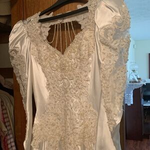 Gorgeous wedding dress. Fits size 8. Amazing beadwork and train.
